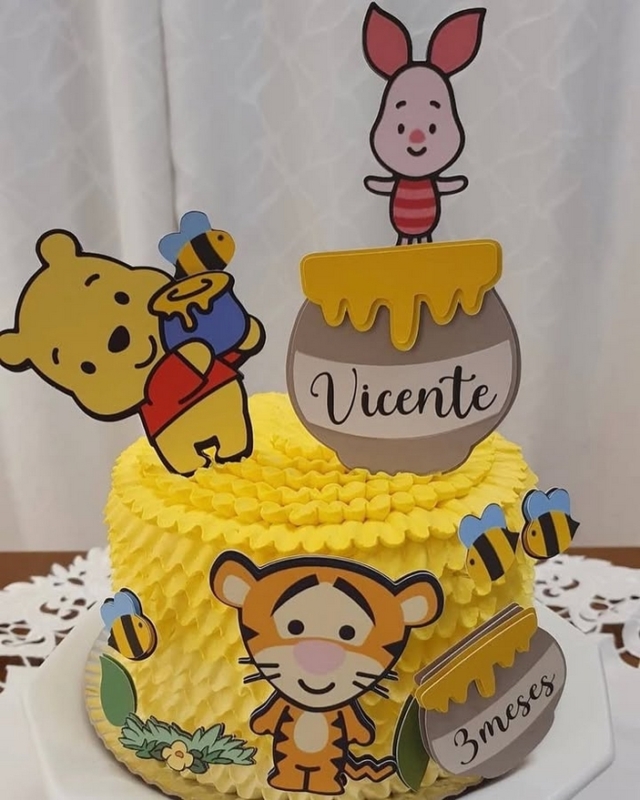 3 topo de bolo ursinho Pooh mesversário @felicitepapelariapersonalizada