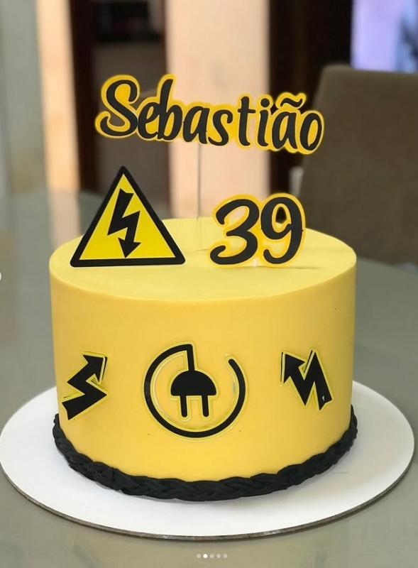 1 topo de bolo eletricista simples @ kalinecakes