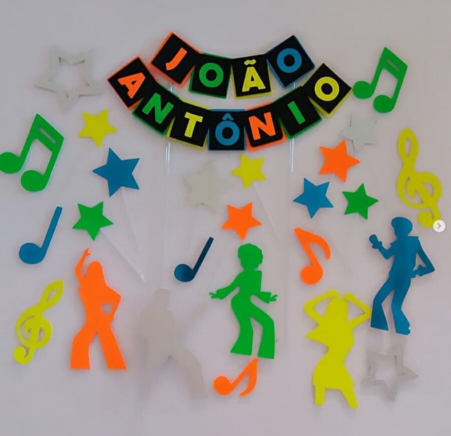 10 topo de bolo neon masculino @atelierandreabenevides