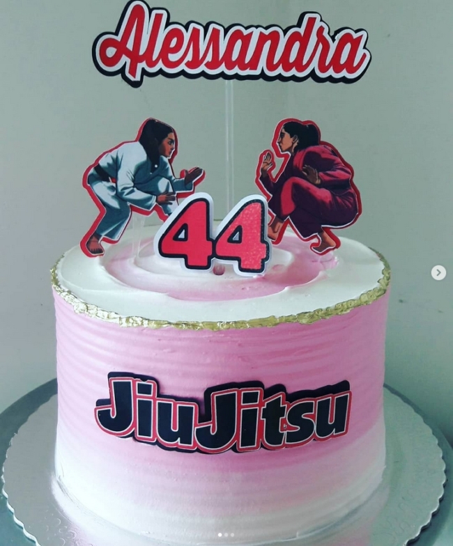 14 topo de bolo jiu jitsu feminino @leidyconfeitariaafetiva