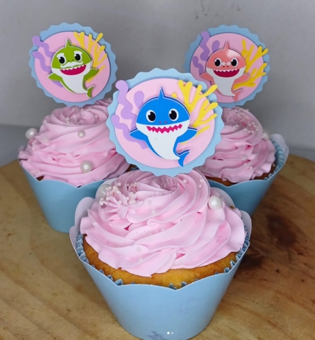 24 cupcake Baby Shark rosa @neide bollosedoces