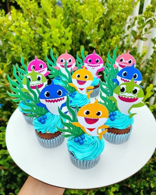 26 cupcake Baby Shark com toppers @candyincup