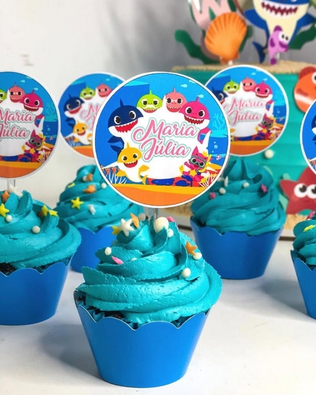 27 cupcake Baby Shark com topo @leredoce