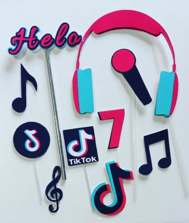 1 topo de bolo TikTok feminino @bambole lembrancinhas