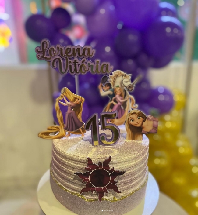 15 topo de bolo Rapunzel 15 anos @confeitariayass