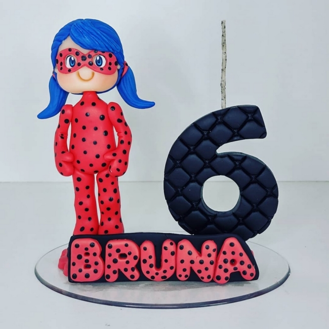 25 topo de bolo Ladybug em biscuit @bymalufeitoamao