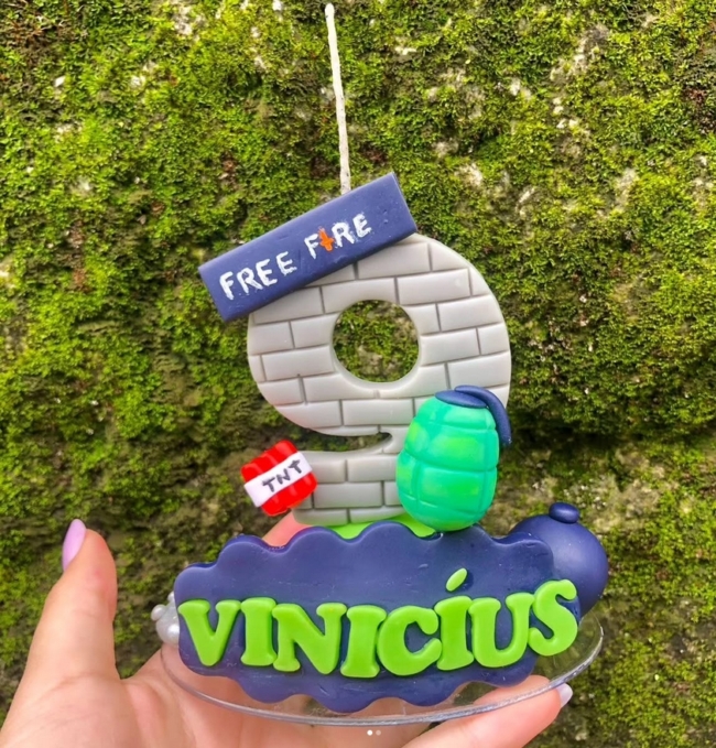 28 topo de bolo Free Fire em biscuit @nattaliabiscuit