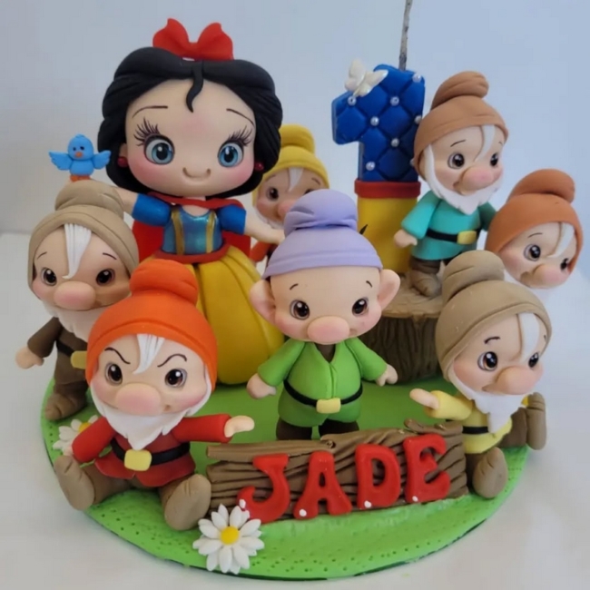 29 topo de bolo Branca de Neve e os Sete Anões @biscuitflordeiris