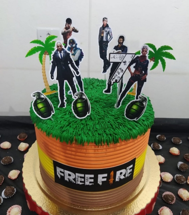 4 topo de bolo Free Fire masculino @taspersonalizados