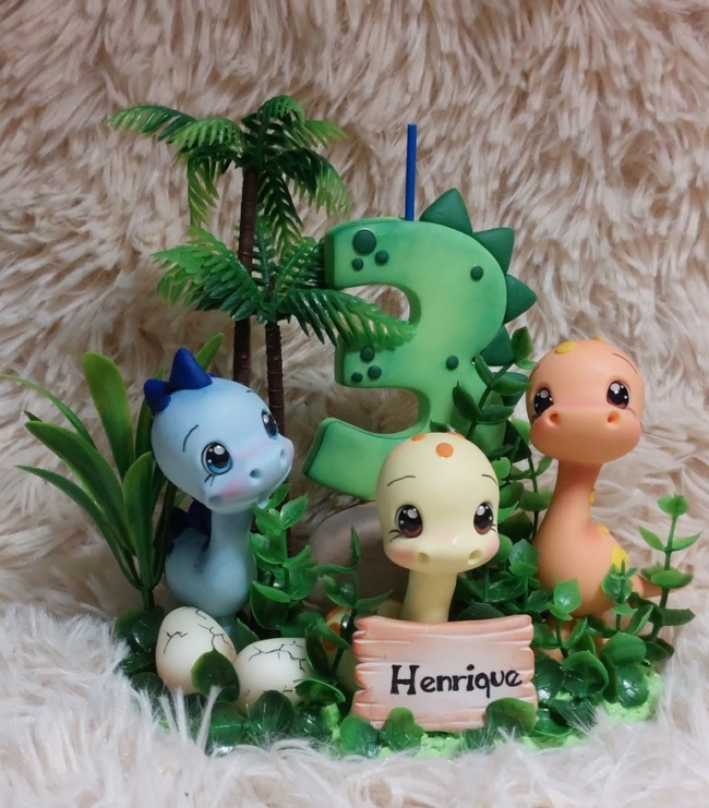 8 topo de bolo dinossauro em biscuit @renatamarquespersonalizados