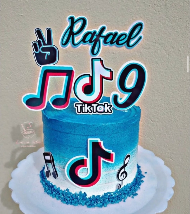 9 topo de bolo TikTok masculino @moreira pers