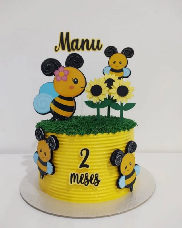 1 topo de bolo abelhinha mesversário @perolas alice